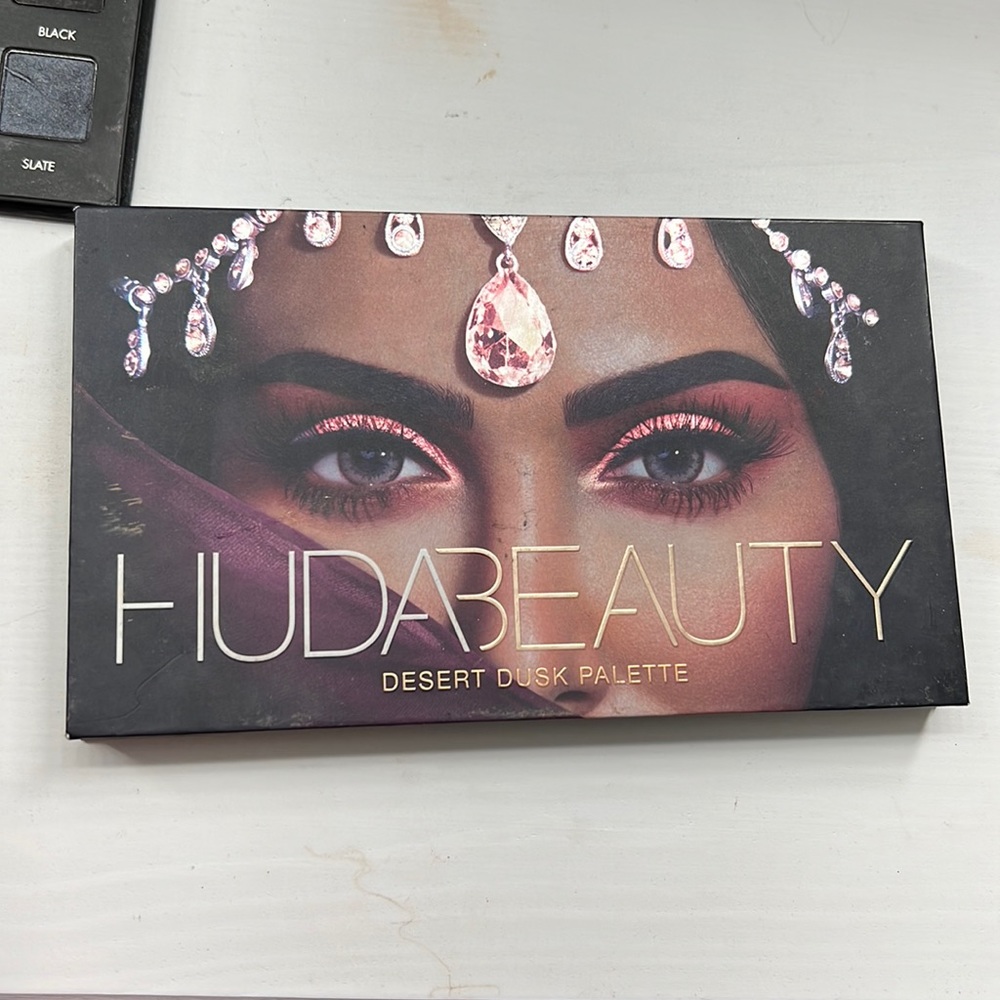 Huda beauty desert dusk palette